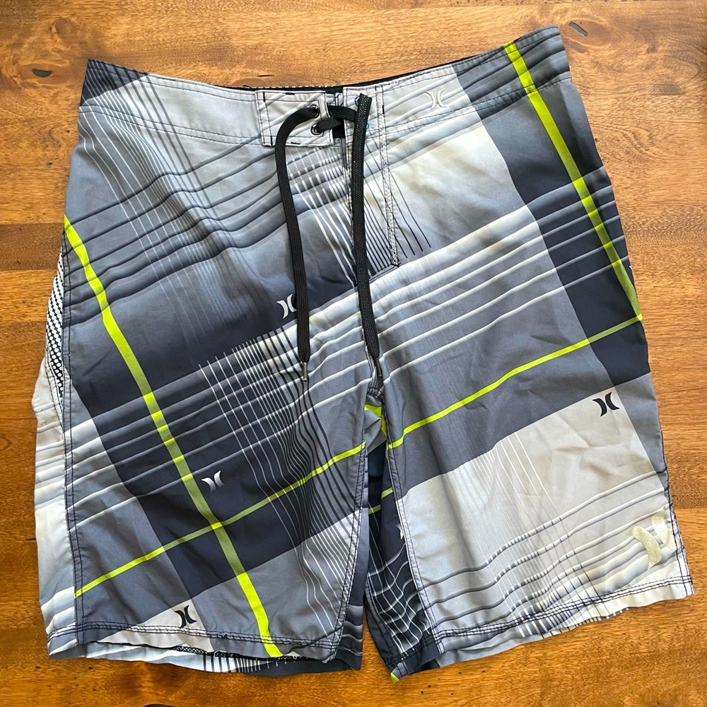 Hurley size 34 trunks black and green phantom